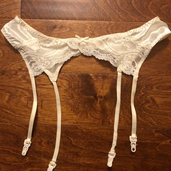 Cotillion Sexy Lace Cream Garter - Size Large - Picture 1 of 2